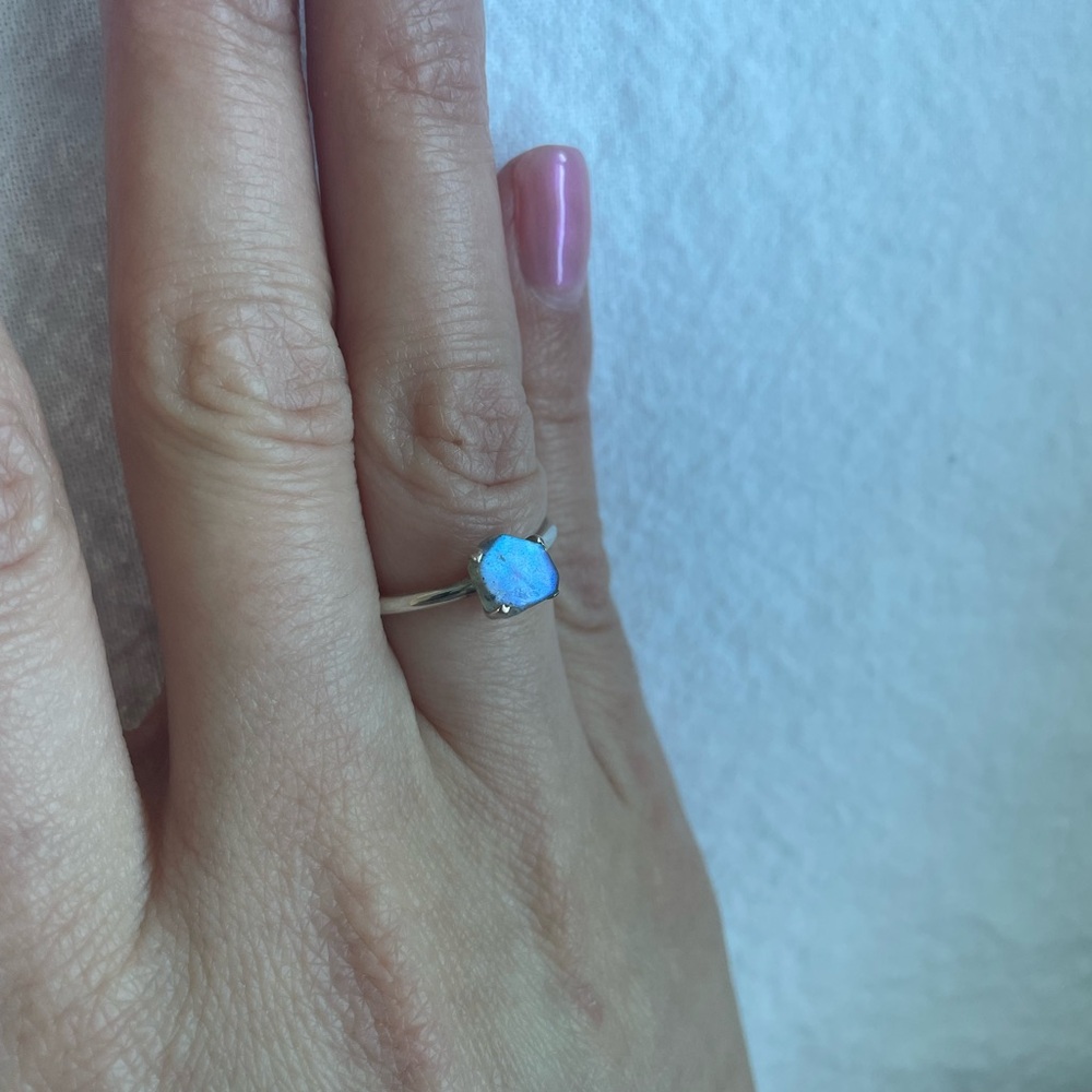 Elegant Silver Labradorite Gem Ring